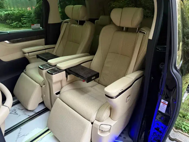 Toyota Alphard — Фото автомобиля 10