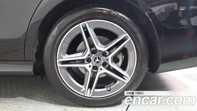 Mercedes-Benz E-Class — Фото автомобиля 20
