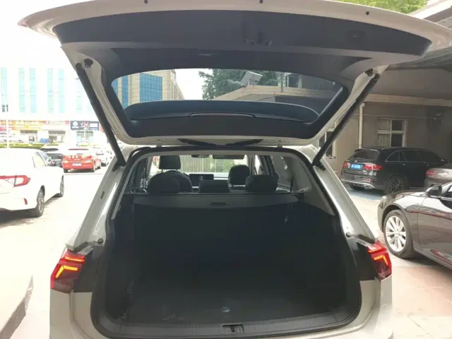 Volkswagen Tiguan L — Фото автомобиля 18