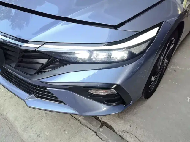 Hyundai Elantra — Фото автомобиля 23