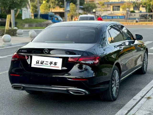 Mercedes-Benz E-Class — Фото автомобиля 4