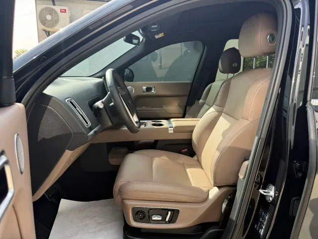 Li Auto L8 — Фото автомобиля 11