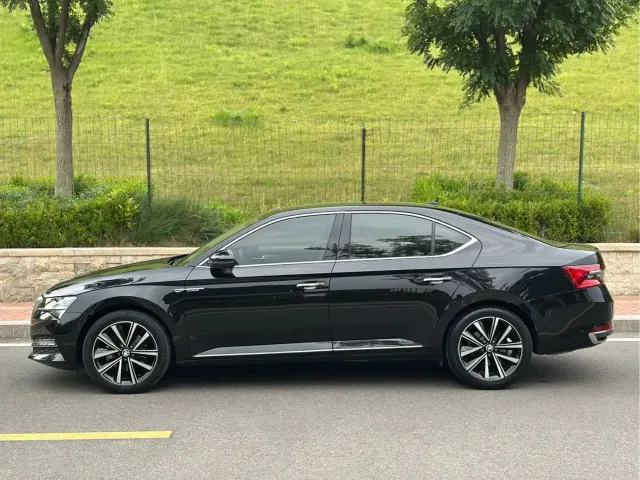 Škoda Superb 2023 Facelift TSI280 DSG Premium Edition — Фото автомобиля 4