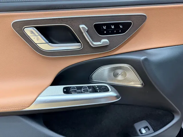 Mercedes-Benz E-Class — Фото автомобиля 16