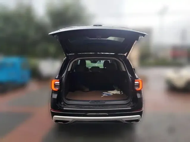 Ford Explorer — Фото автомобиля 9
