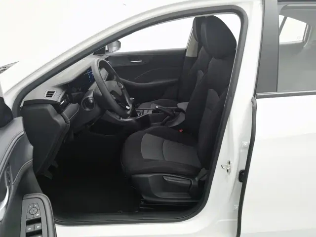 Roewe i5 — Фото автомобиля 10