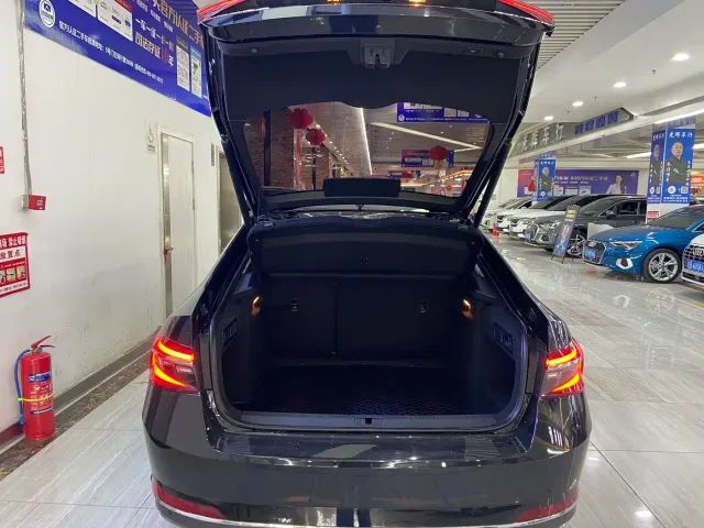 Skoda Superb — Фото автомобиля 12