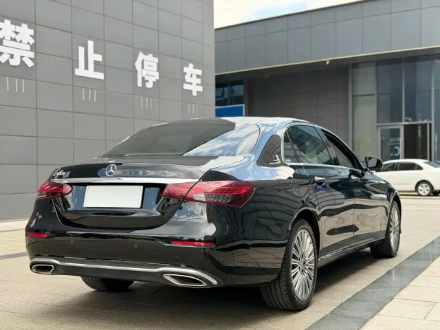 Mercedes-Benz E-Class — Фото автомобиля 5