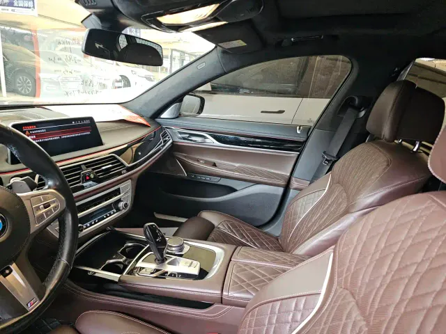 BMW 7 Series — Фото автомобиля 7