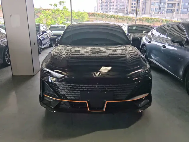 Changan UNI-V — Фото автомобиля 2
