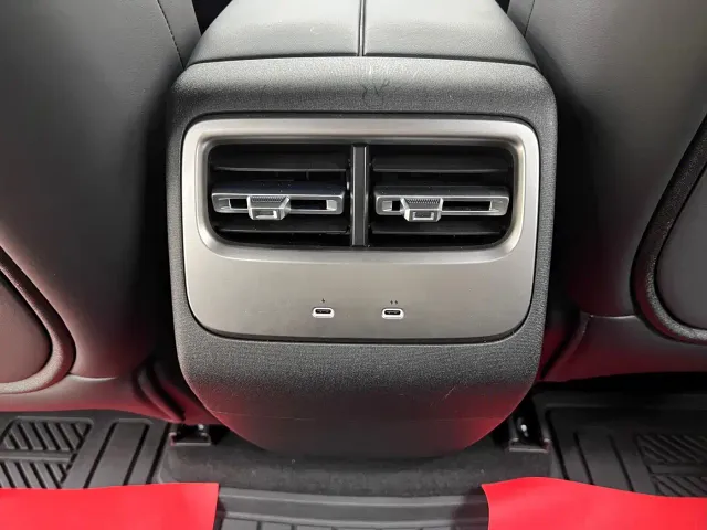 iCAR V27 — Фото автомобиля 17