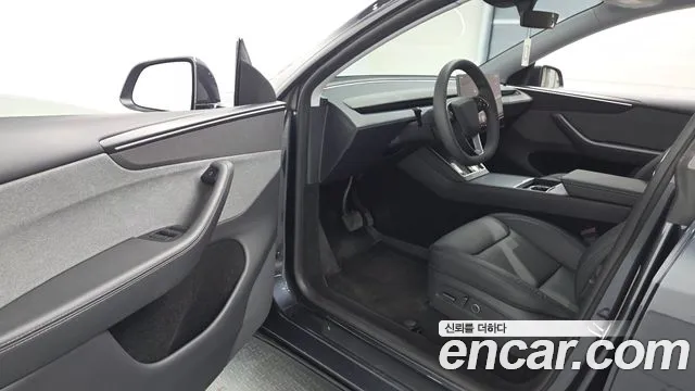 Tesla Model Y — Фото автомобиля 8