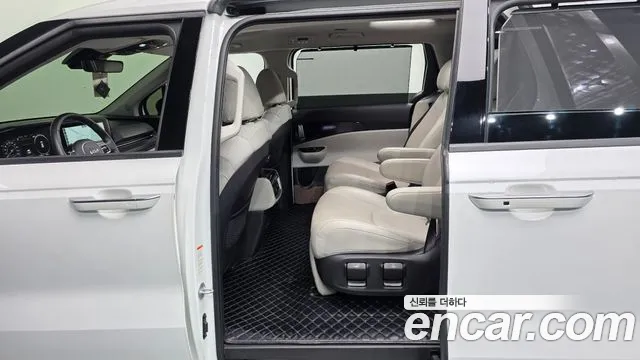 Kia Canival Carnival 4 поколение Дизель 7 мест Signature — Фото автомобиля 8
