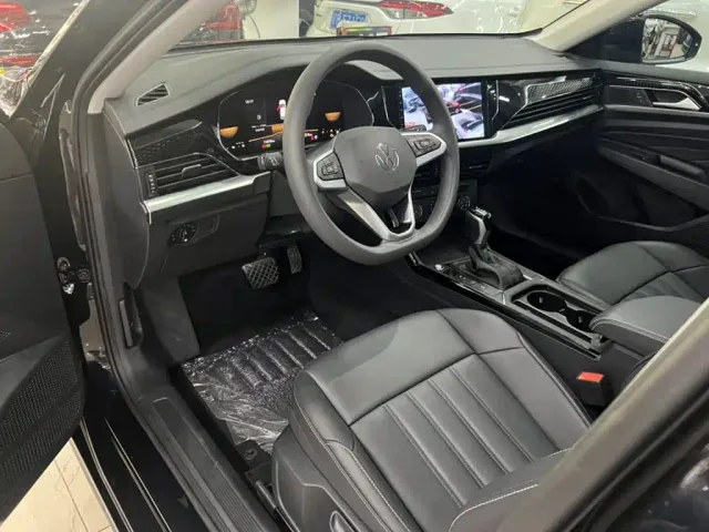 Volkswagen Passat — Фото автомобиля 12