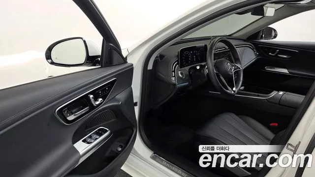 Mercedes-Benz E-Class — Фото автомобиля 10