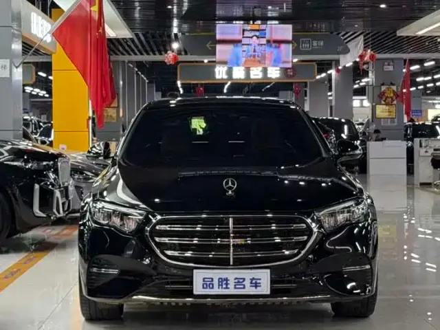 Mercedes-Benz E-Class — Фото автомобиля 2