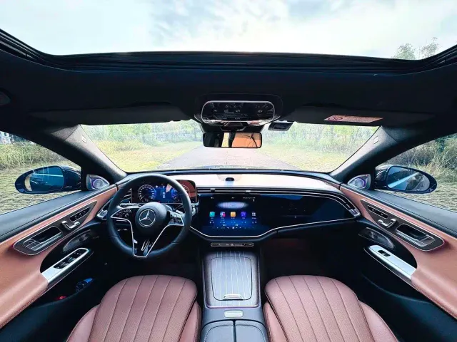 Mercedes-Benz E-Class — Фото автомобиля 5