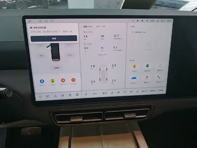 Li Auto MEGA — Фото автомобиля 12