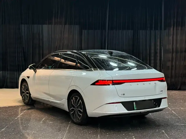 Xpeng P5 — Фото автомобиля 13