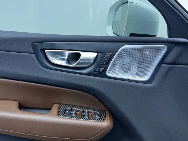 Volvo XC60 — Фото автомобиля 17