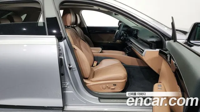 Hyundai Grandeur Grandeur (GN7) 2.5 Бензин 2WD — Фото автомобиля 11