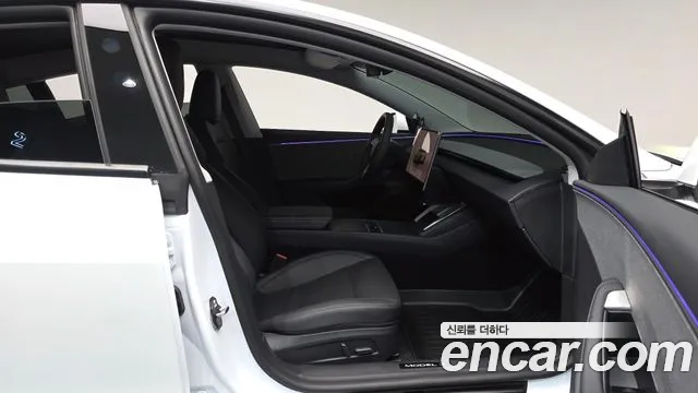 Tesla Model 3 — Фото автомобиля 16