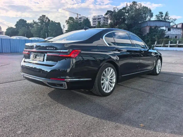 BMW 7 Series — Фото автомобиля 11