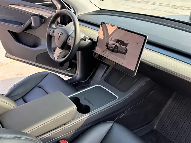 Tesla Model Y — Фото автомобиля 5