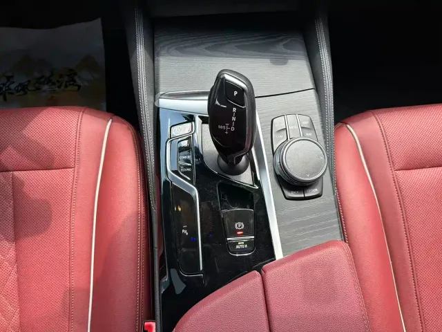 BMW 5 Series — Фото автомобиля 14