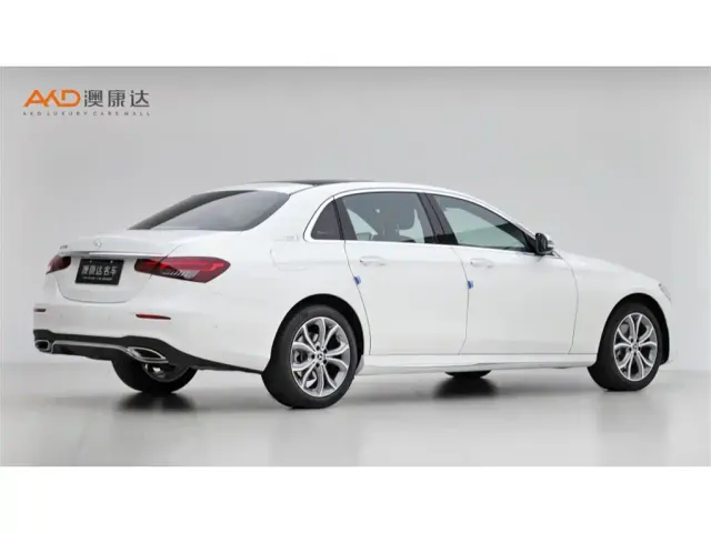 Mercedes-Benz E-Class — Фото автомобиля 3