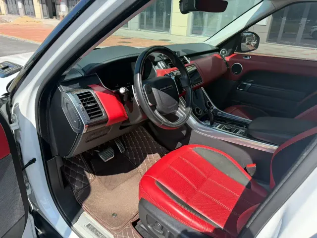 Land Rover Range Rover Sport — Фото автомобиля 3