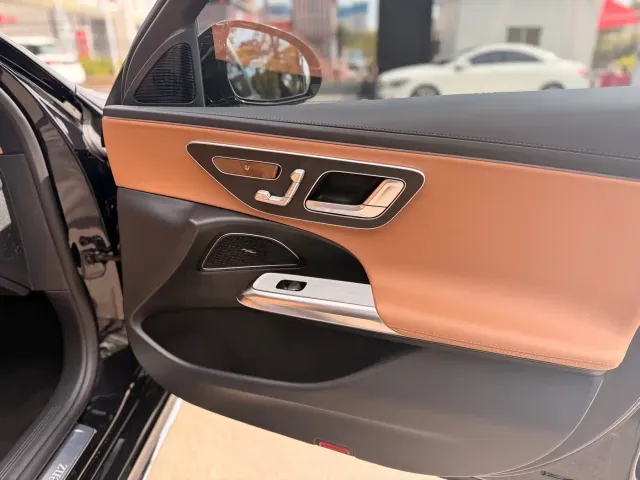 Mercedes-Benz E-Class — Фото автомобиля 23