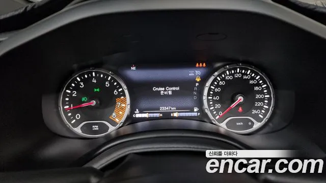 Jeep Renegade — Фото автомобиля 8
