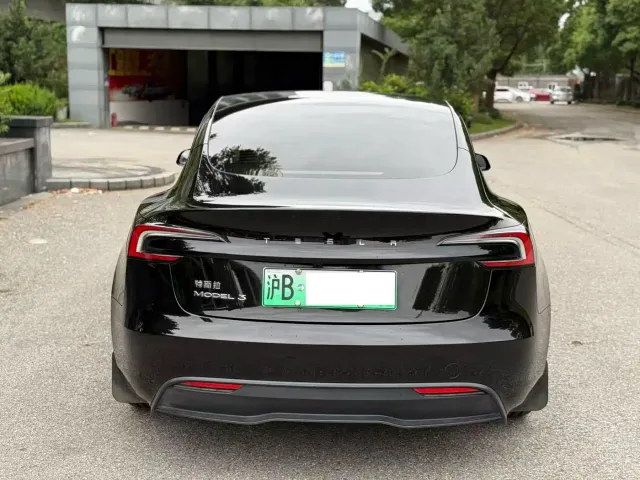 Tesla Model 3 — Фото автомобиля 4