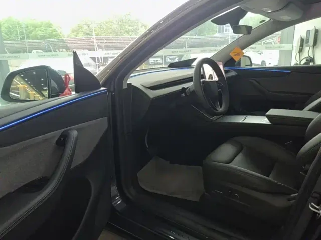 Tesla Model Y — Фото автомобиля 15