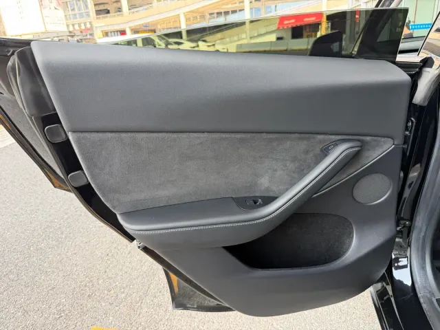 Tesla Model Y — Фото автомобиля 20