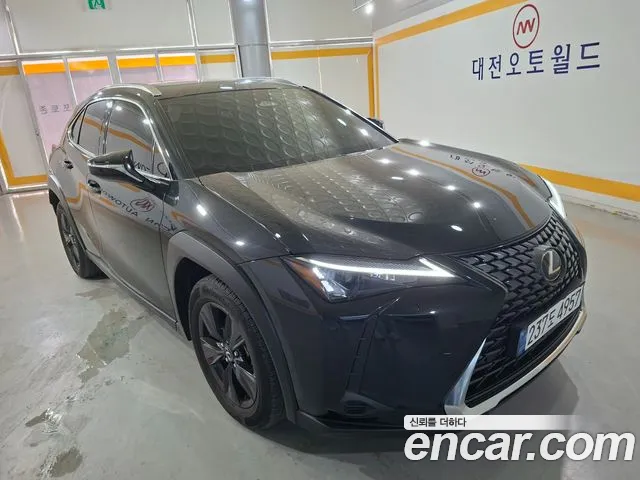 Lexus UX — Фото автомобиля 6