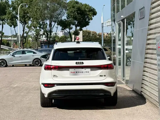 Audi Q6L e-tron — Фото автомобиля 3