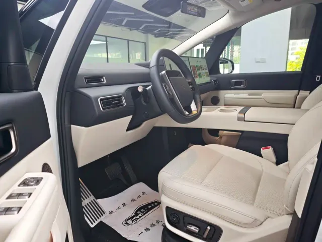 Li Auto MEGA — Фото автомобиля 8