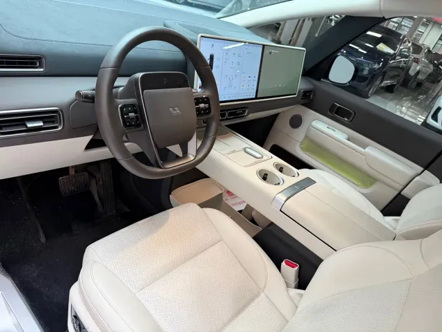 Li Auto MEGA — Фото автомобиля 8