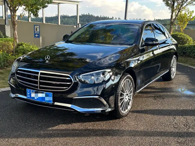 Фотография автомобиля — Mercedes-Benz E-Class
