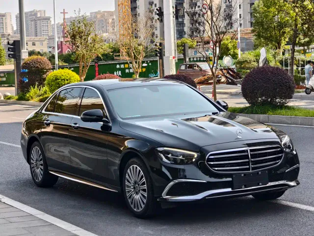 Mercedes-Benz E-Class — Фото автомобиля 4