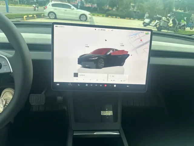 Tesla Model 3 — Фото автомобиля 15