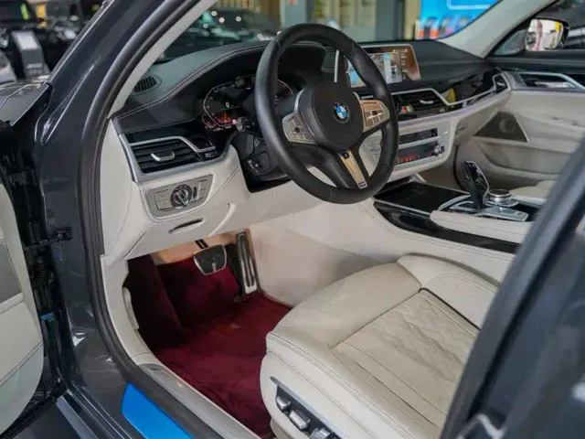 BMW 7 Series — Фото автомобиля 13