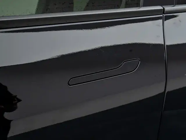 Tesla Model Y — Фото автомобиля 21