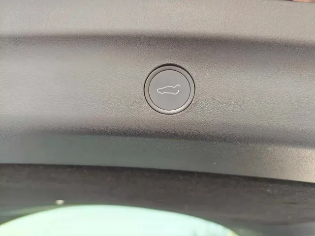 Tesla Model Y — Фото автомобиля 6