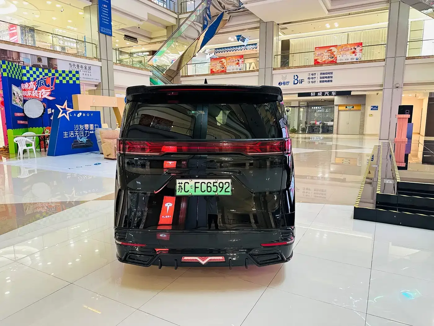 Denza Denza D9 2022 DM-i 970 AWD Flagship — Фото автомобиля 4
