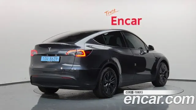 Tesla Model Y — Фото автомобиля 2
