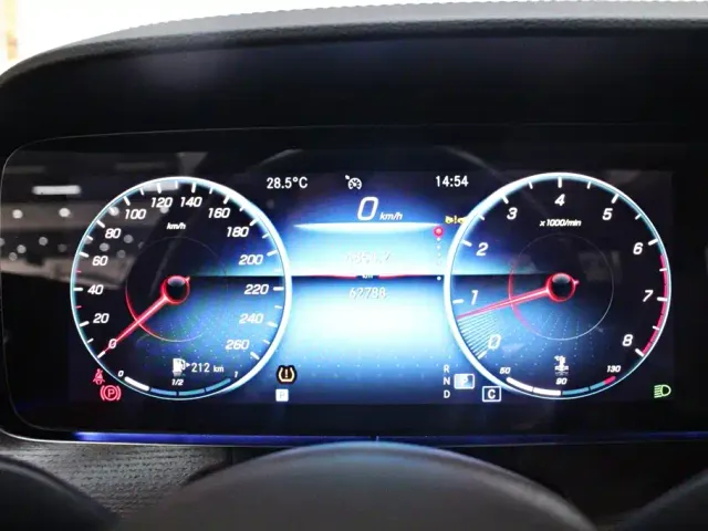 Mercedes-Benz E-Class — Фото автомобиля 5