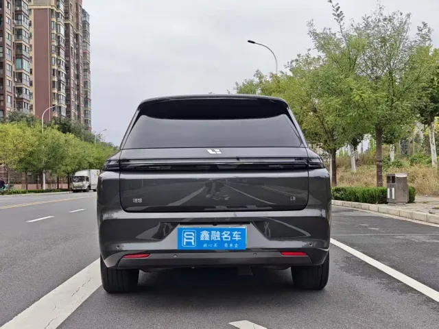 Li Auto L8 — Фото автомобиля 23